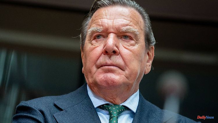 Expulsion motions failed: Gerhard Schröder may remain in the SPD
