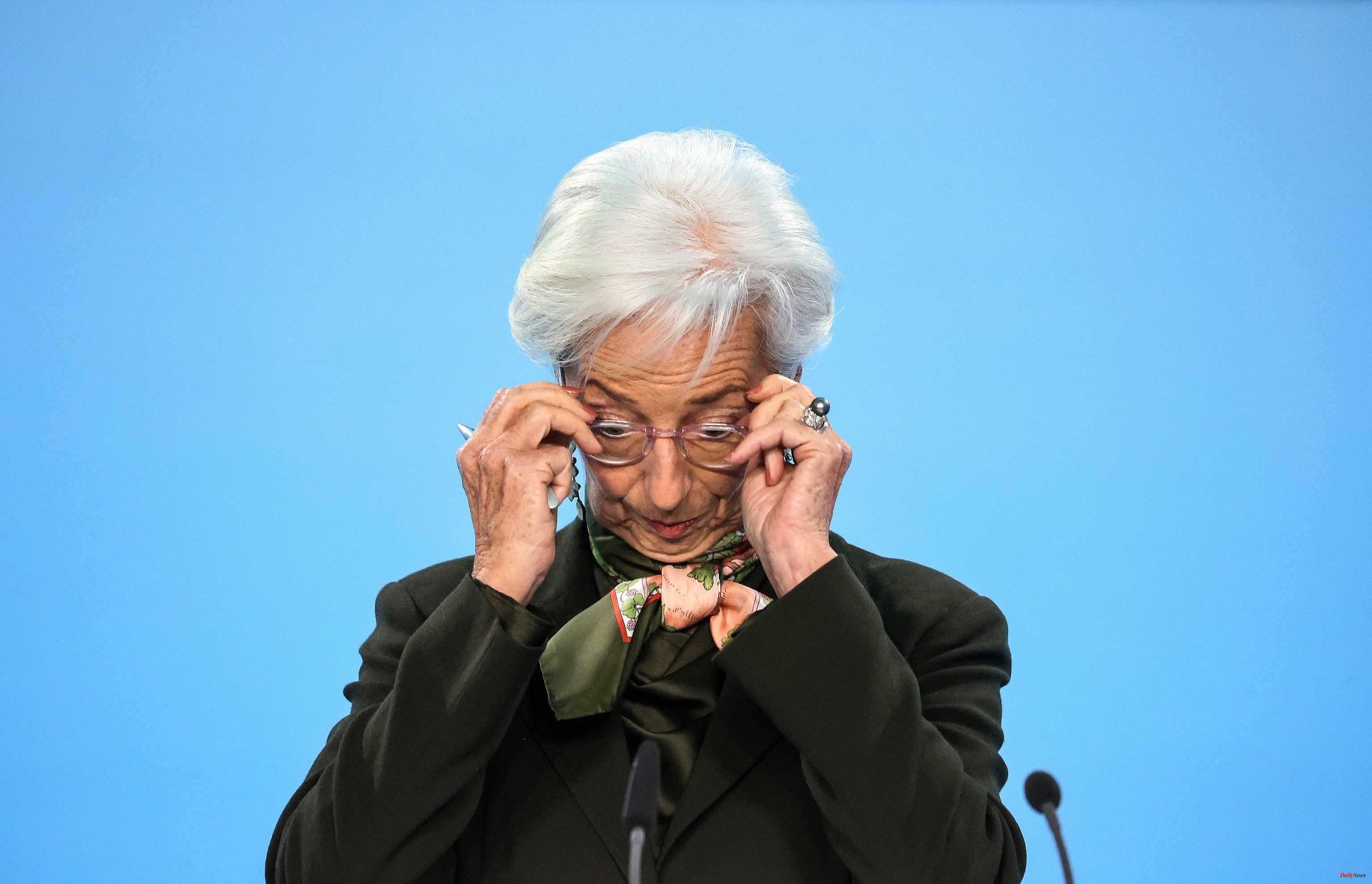 Inflation Lagarde asks employers and unions to negotiate to avoid a wage and price spiral that would force the ECB to be even tougher