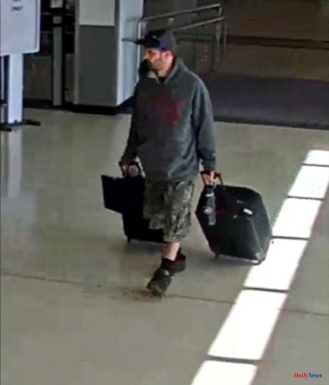 In the United States, an explosive device discovered in an airport, a suspect arrested
