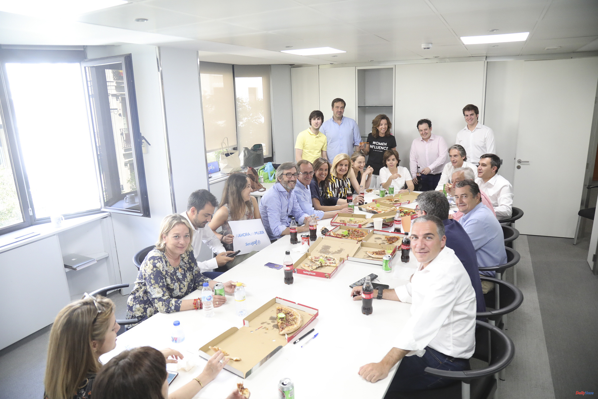 Politics Feijóo revives the photo of 'Soraya's pizzas': eight are already part of his team