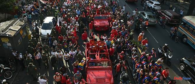 Venezuela: an old saber of Hugo Chavez honored as a relic