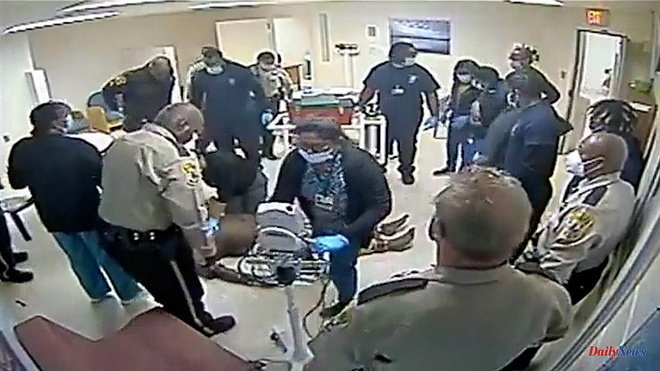United States A young black man dies after being immobilized for several minutes by police in a psychiatric hospital