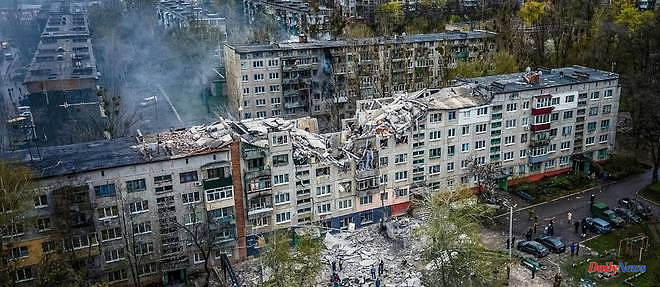 Ukraine: a civilian building bombarded, the day Putin signs a new law on mobilization