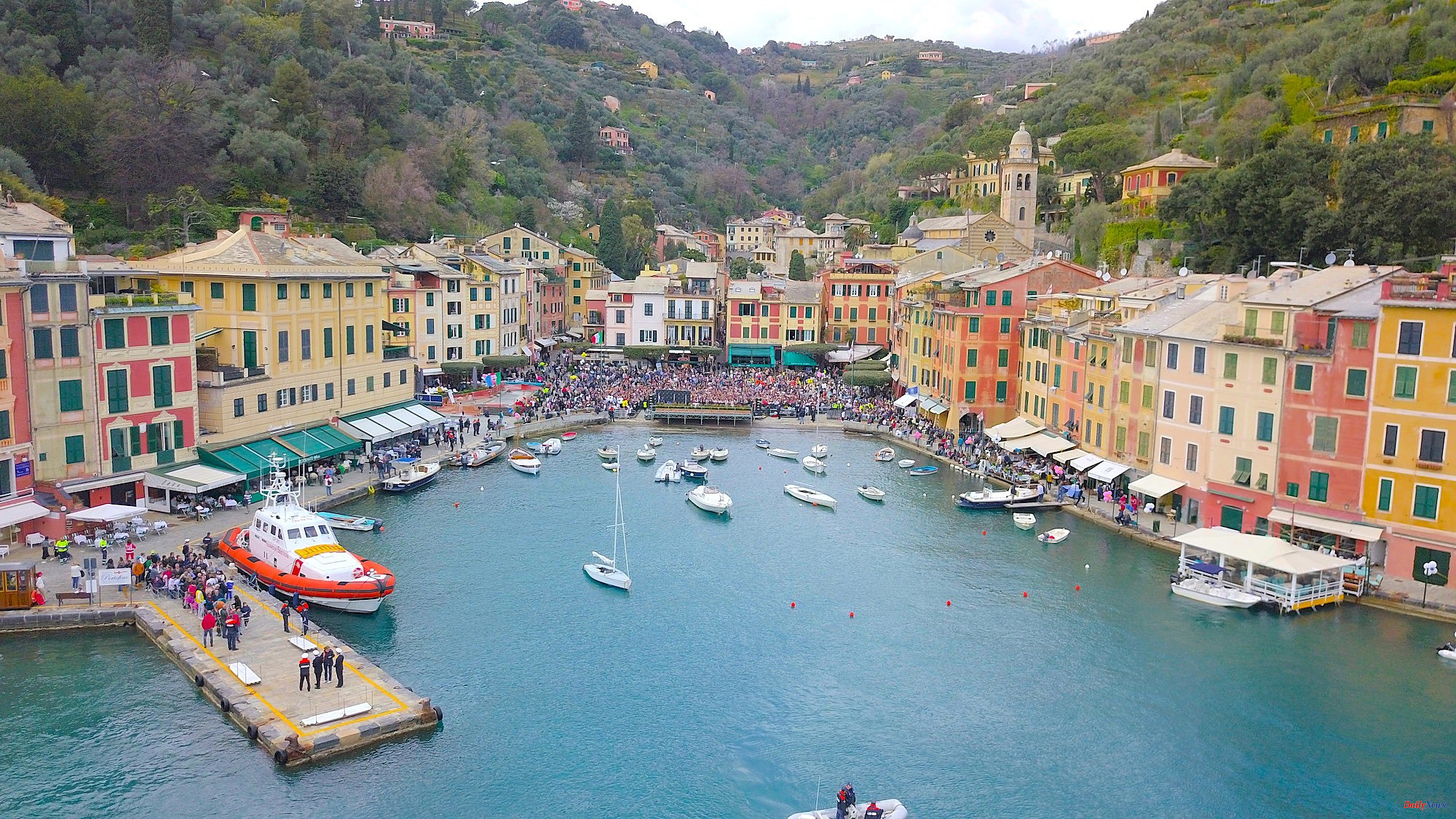 Italy Portofino will fine up to 275 euros the selfies of tourists