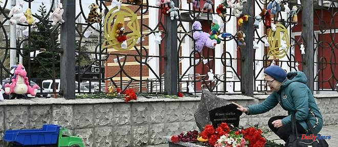 Ukrainians commemorate bombing of Kramatorsk railway station