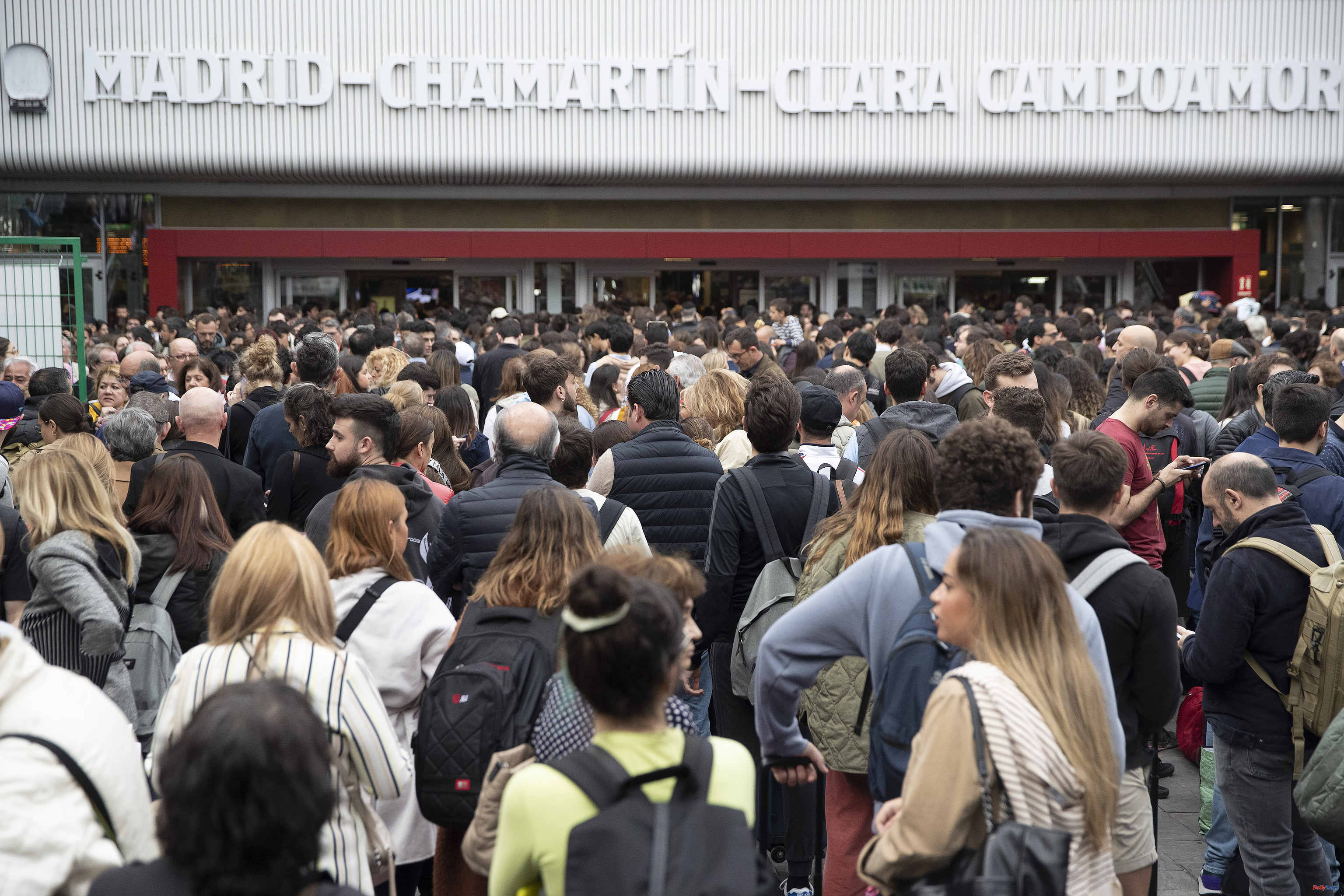 Transport Normalized circulation in the Chamartín station after the breakdown that affected the AVE for several hours