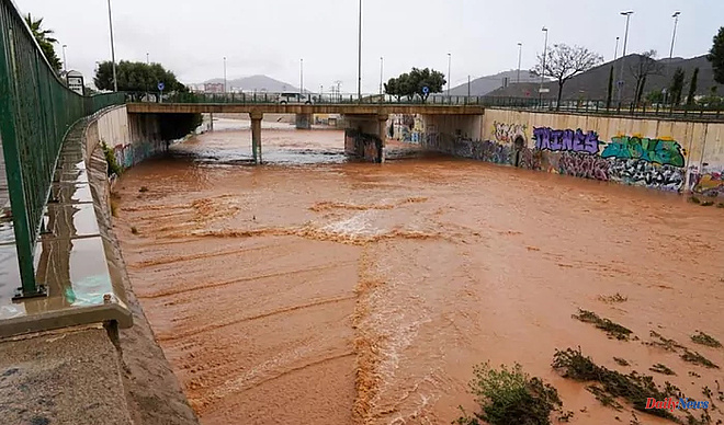 Spain A DANA causes serious flooding in Murcia and the blocking of roads in Alicante