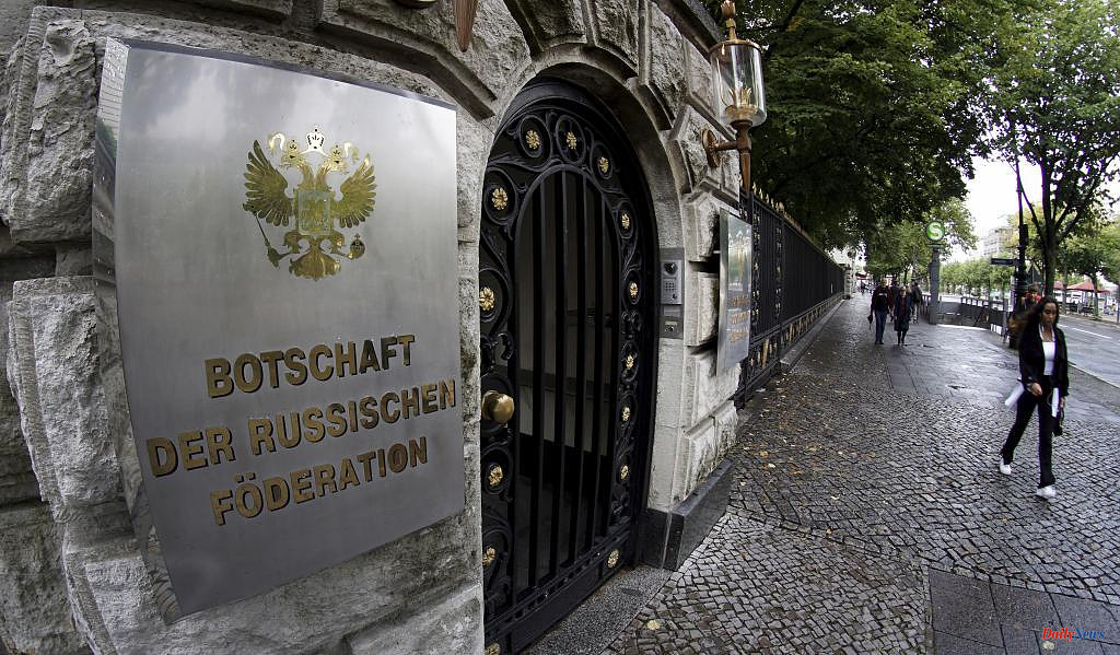 Contest The war of the embassies between Russia and Germany moves to the consulates and schools