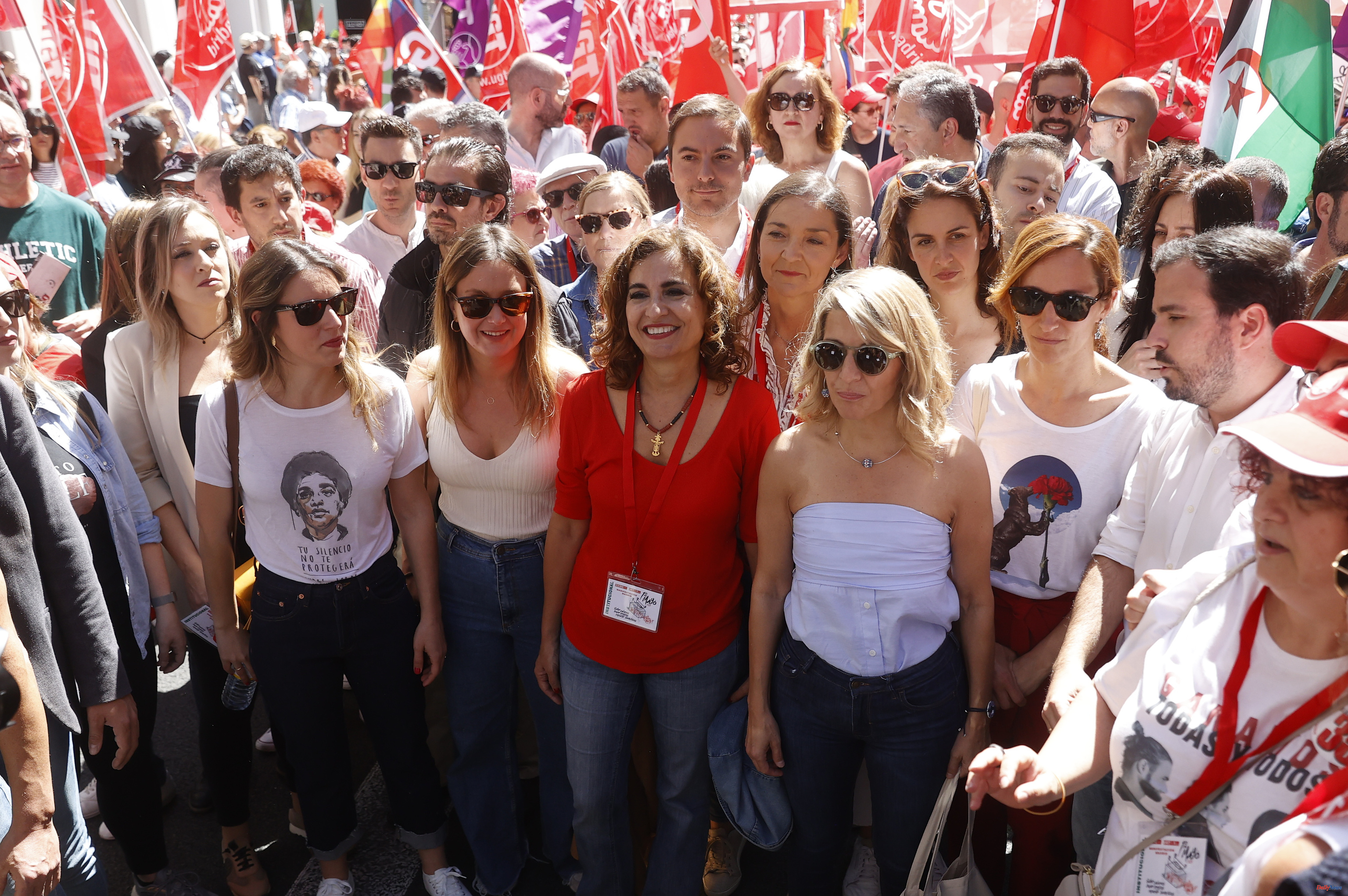 May 1st The five leftists exhibit their fracture: Irene Montero walks before Yolanda Díaz with the slogan "Your silence will not protect you"