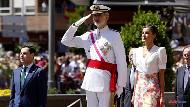 Defense Granada turns to the Kings on Armed Forces Day, where for the first time a woman parachute jumps with the Spanish flag