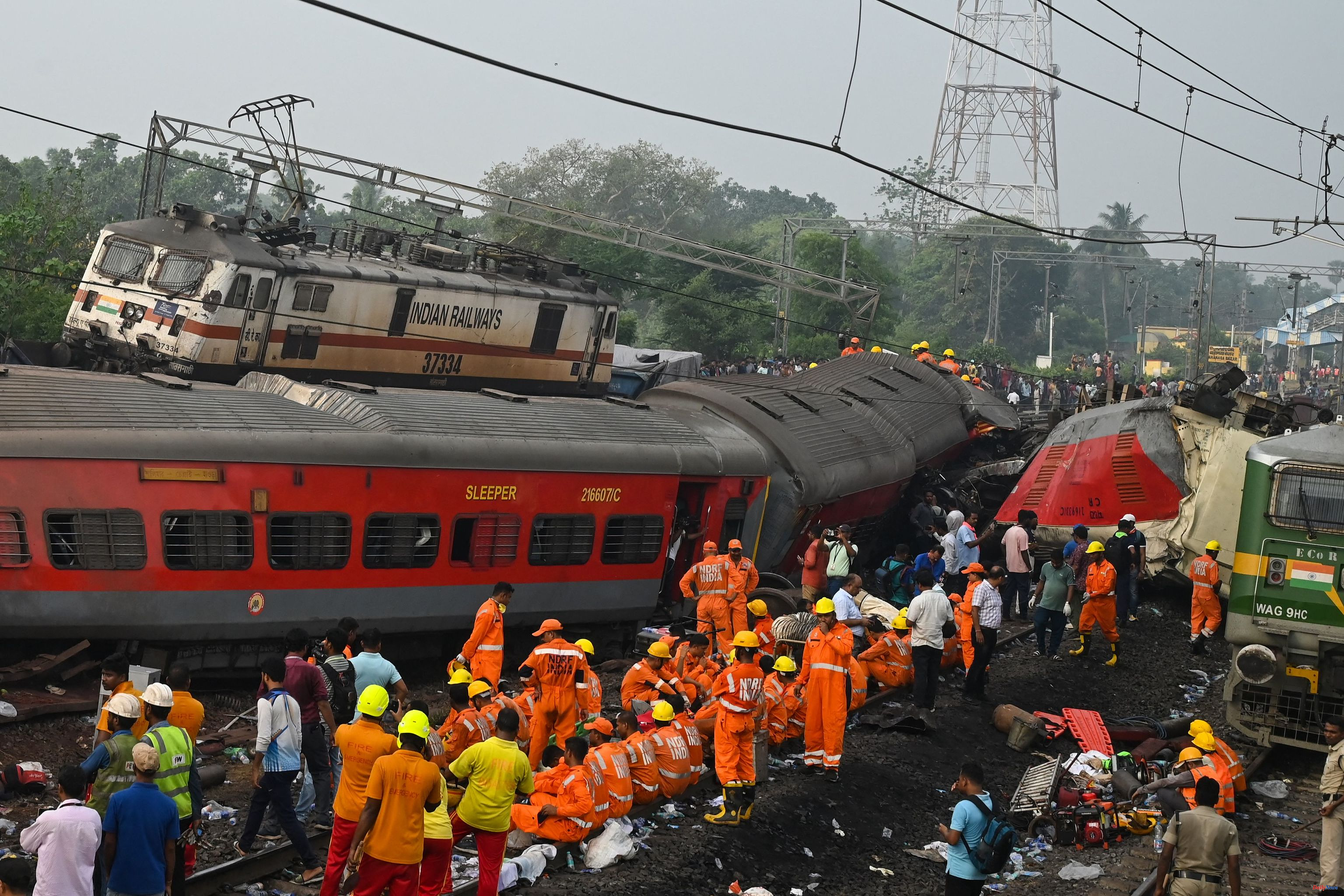 Asia The triple train accident in India already leaves almost 300 dead