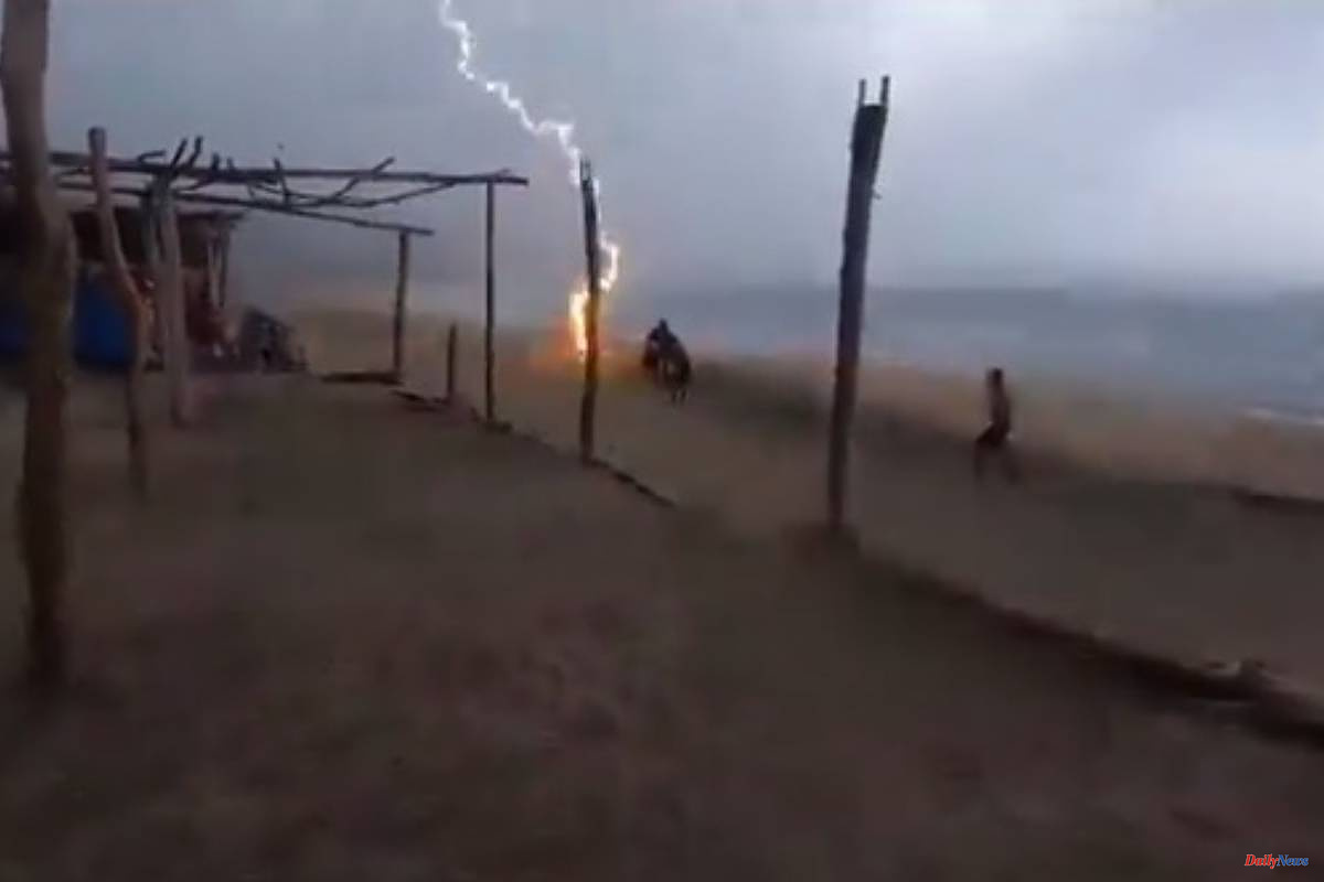 International Two lightning strikes kill two people on a beach in Mexico