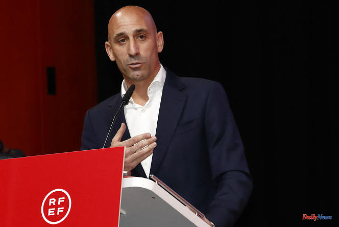 Forced kiss: Luis Rubiales announces he will step down as Spanish Football Federation president