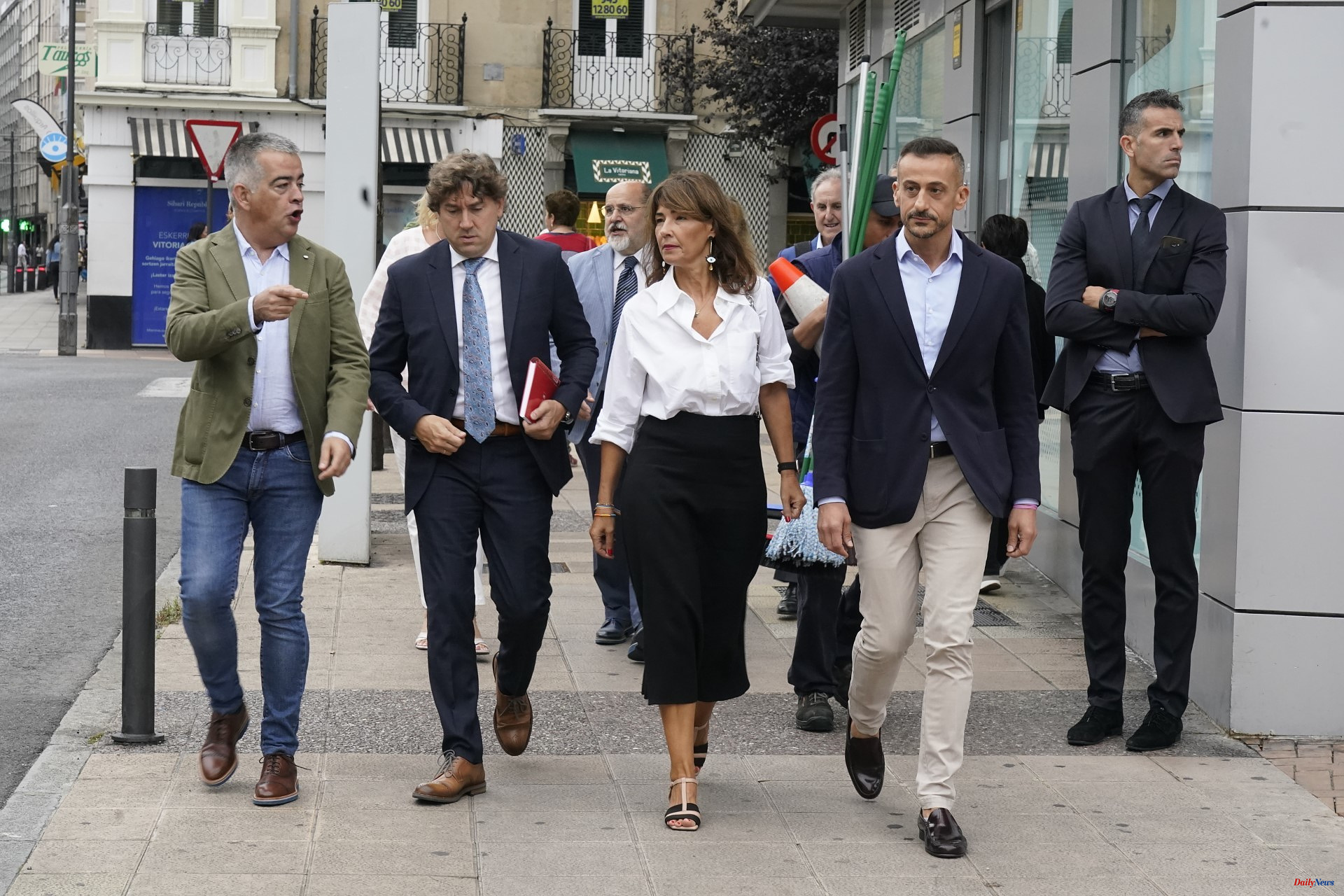 Spain Andueza distances himself from the PNV with a harsh allegation against Urkullu and opens the Basque electoral contest