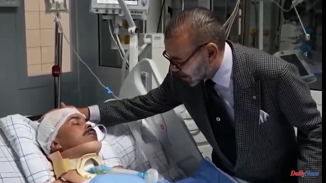 Africa The king of Morocco visits those injured in the earthquake, more than 72 hours later