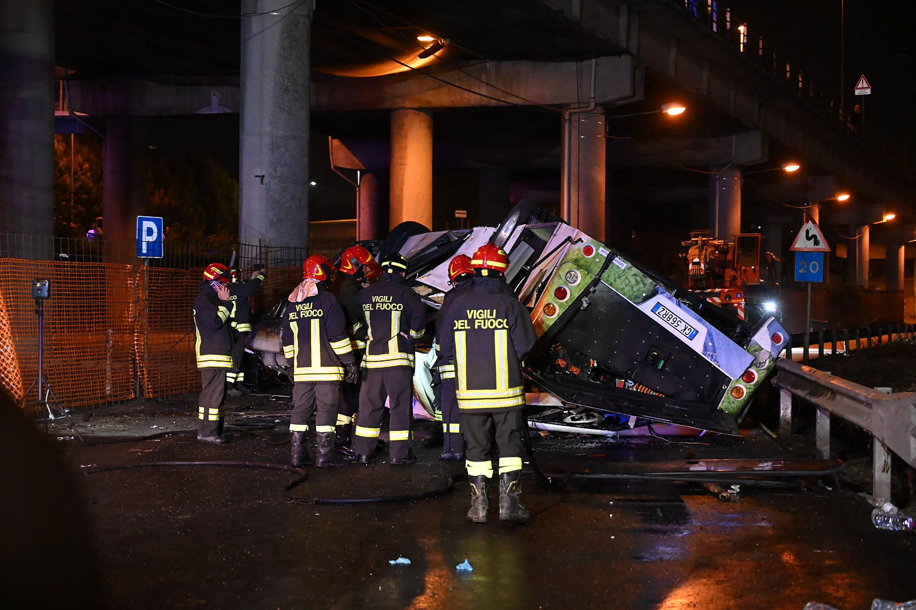 Tragedy At least 21 dead in Italy in a bus accident near Venice