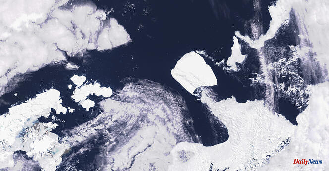 A giant iceberg, measuring almost 4,000 square kilometers, has started moving into Antarctica