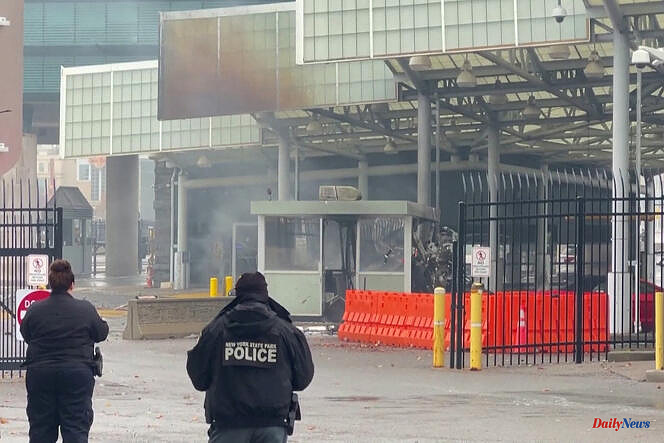 An explosion at the Rainbow Bridge border crossing between Canada and the United States causes the death of at least 2 people