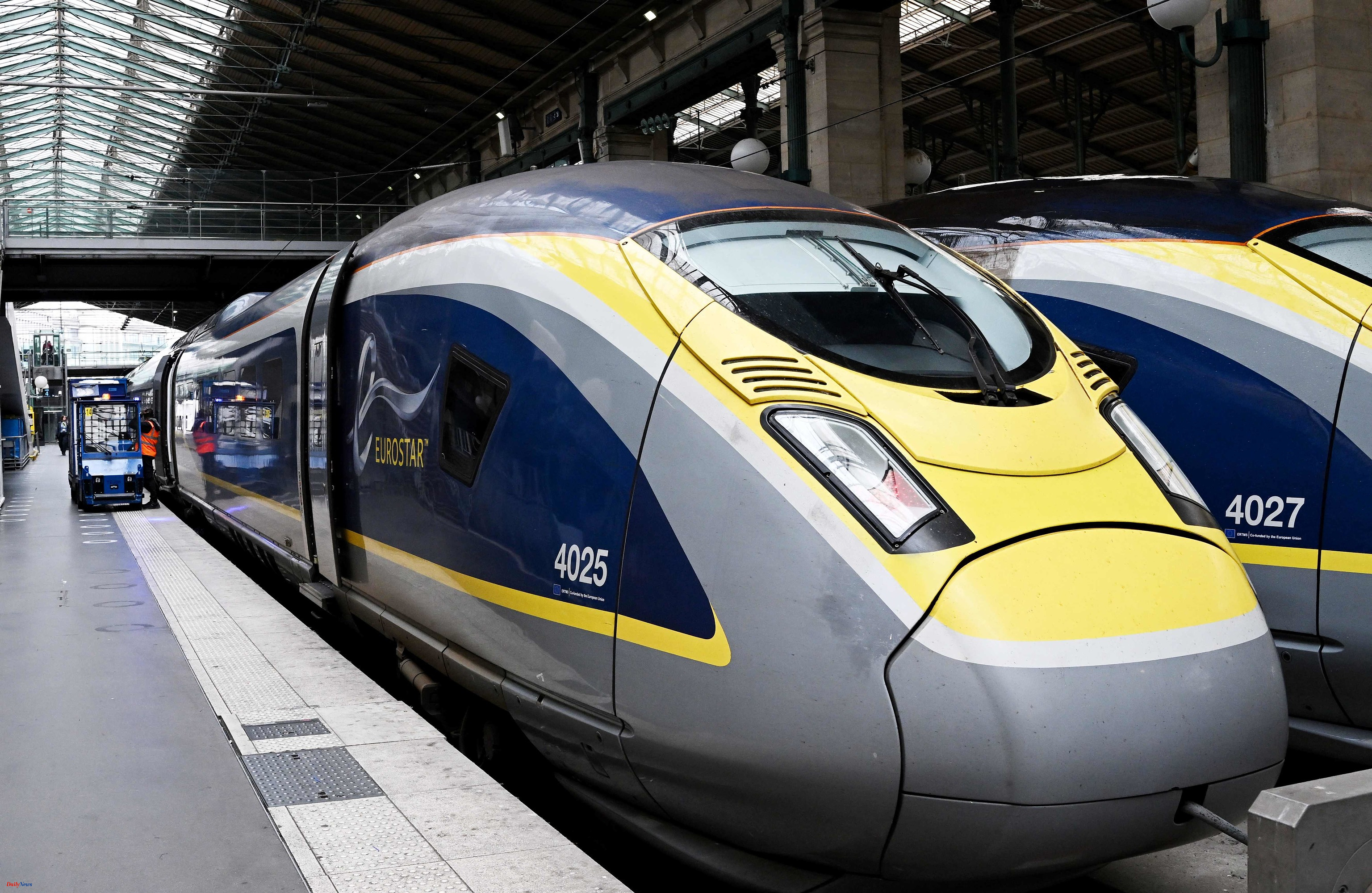 Eurostar transport cancels its trains to and from London due to a problem on the tracks