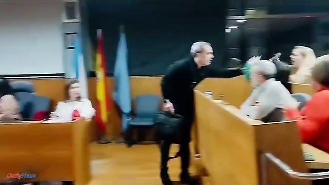 Spain The PP of Cangas denies that councilor Gestido attacked the PSOE councilor and assures that he was trying to prevent her from "recording" him with his cell phone