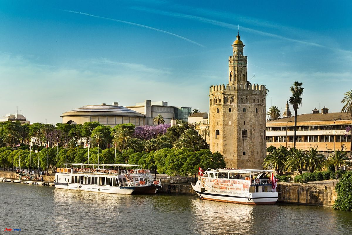 Tourism Why is the Torre del Oro in Seville called that?