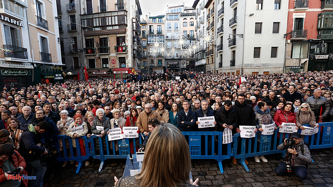 Navarra Thousands of people demonstrate together with UPN, the PP and Vox against the pact between the socialists and Bildu: "Pamplona is not for sale"