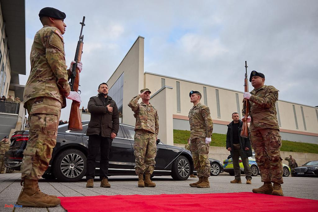 War in Ukraine Zelensky makes a surprise visit to a US base in Germany