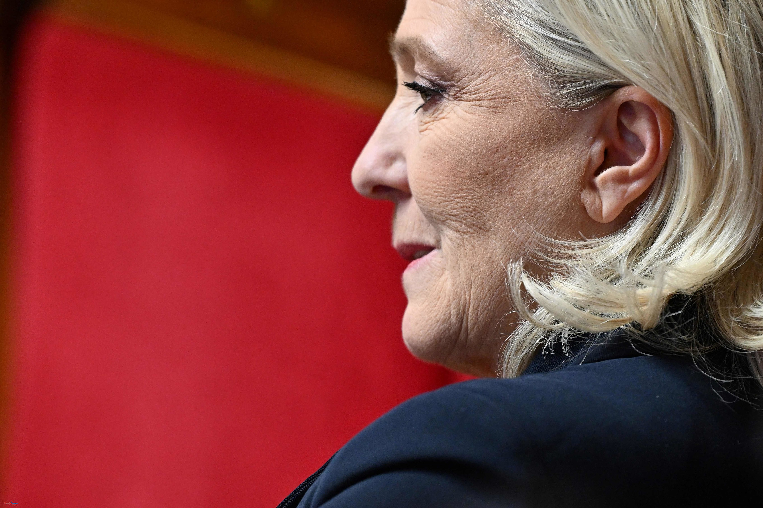 France report 'normalizes' Marine Le Pen and 'demonizes' Mélenchon