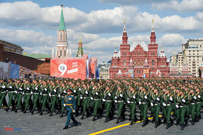 Vladimir Putin signs decree ordering Russian army numbers to be increased by 15%