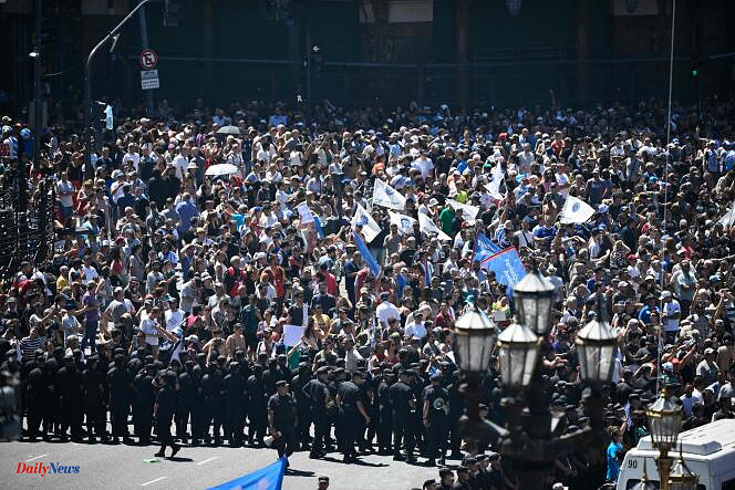 In Argentina, President Javier Milei faced with a general strike and numerous demonstrations