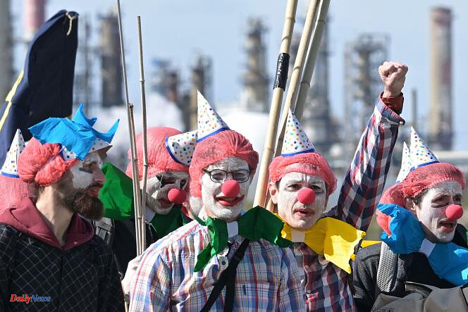 Around sixty environmental activists burst into the TotalEnergies refinery in Donges