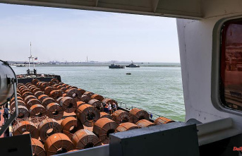 Sheet metal shipped: Russians put Mariupol's port back into operation