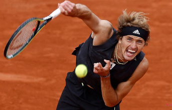 Not in top form at the French Open: Zverev reaches the quarterfinals despite 63 errors