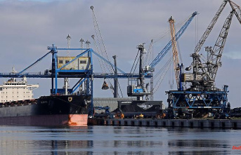 Mecklenburg-West Pomerania: Rostock port: last Russian coal is unloaded