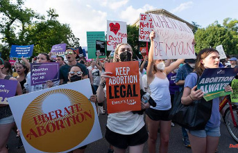 Return to the "hangers": abortion verdict divides the United States