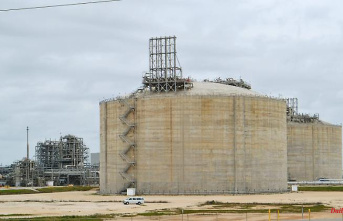 FBI investigates after explosion: LNG factory in Texas closed until September