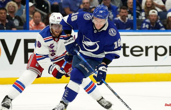 Tampa Bay crowns wild comeback: Ondrej Palat's shot crashes into the heart of the Rangers