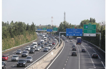 Traffic. Traffic jam. Already 87 km of traffic jam on A7 towards Marseille