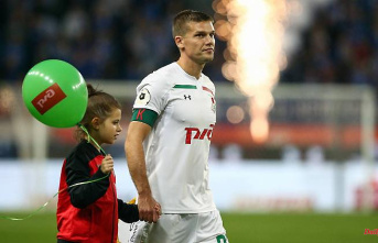 For the end of the bloody war: ex-soccer star would kneel before Putin