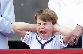 Great-grandson pulls faces: Prince Louis steals the show from the Queen