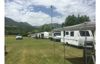 High mountains. Val-Buech - Meouge: For a week, travelers settle on the football field.