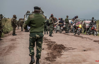 "Army just gave up": Thousands flee fierce fighting in Congo
