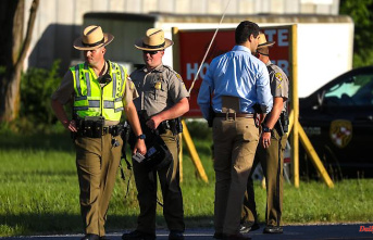 Police officer shot: Gunman shoots three people in Maryland