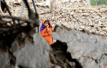 Earthquake relief and women's rights: US officials speak to Taliban in person