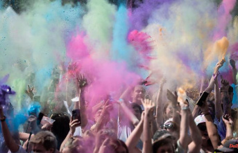 North Rhine-Westphalia: Hot, colorful and loud: "Holi Festival" attracts thousands