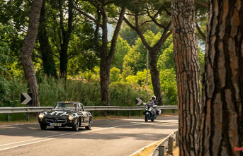 Mille Miglia with the Gullwing: In the Mercedes 300 SLR on the trail of a legend