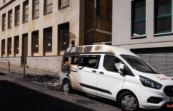 Incident in Stuttgart: Unknown people set fire to the Turkish consulate's car