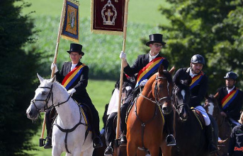 Baden-Württemberg: Hundreds of riders at the Holy Blood procession in Bad Wurzach