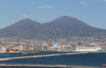 After selfie on Vesuvius: US tourist falls into volcanic crater