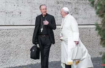 Cardinal-inspired name choice: Pope Francis mourns "great friend"